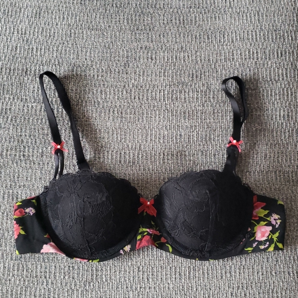 NWOT VS Balconet pushup bra